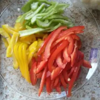 Make Doudou makes three-colour peppers step 0