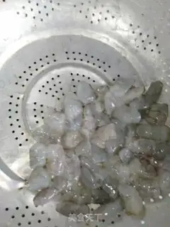 Make Celery fried shrimp step 1