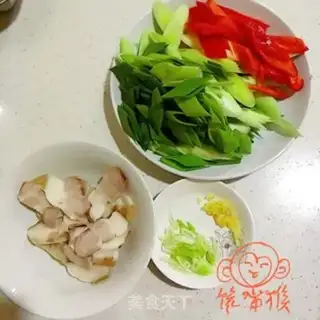 Make Garlic sprouts back to the pot step 4