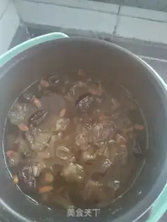 Make Silver-eared lotion soup step 4