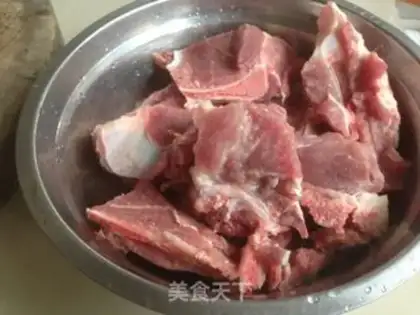 Make Piggy bone soup step 1