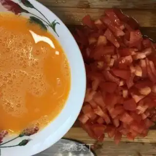 Make Tomato eggs step 1