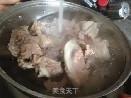 Make Piggy bone soup step 2