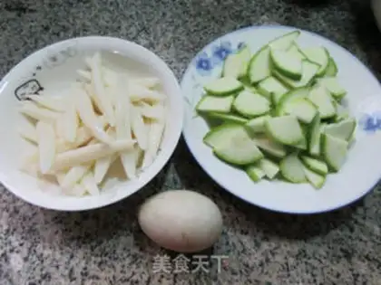 Make The ducks are fried noodles step 0