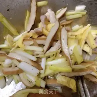 Make The Golden Spring Roll step 3