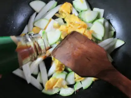 Make The ducks are fried noodles step 6