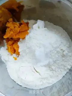 Make Pumpkin buns step 2