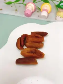 Make The baby eats the red dates step 5