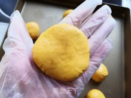 Make Pumpkin crackers step 4
