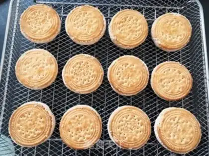 Make Pumpkin crackers step 8