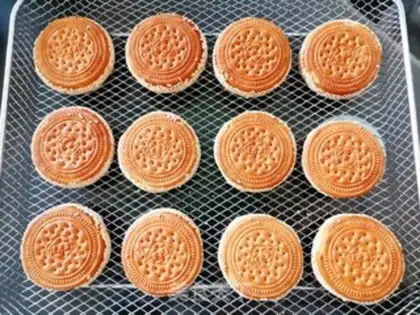 Make Pumpkin crackers step 10