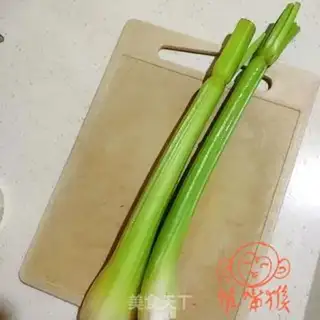 Make The Celery Lily step 0