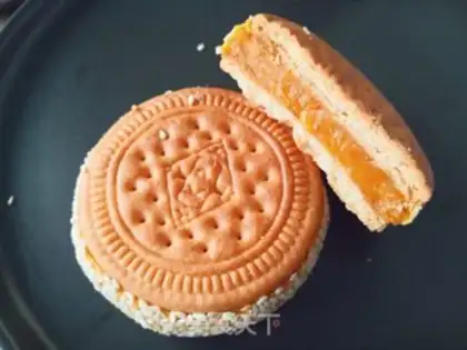 Make Pumpkin crackers step 17