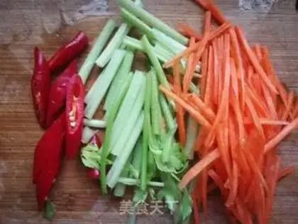 Make Carrot bean sprouts of celery step 1