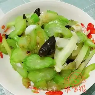 Make The Celery Lily step 8