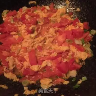 Make Tomato eggs and rice step 4