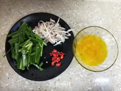Make Eggs and pickles step 1