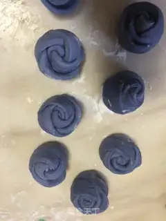 Make The blue chrysanthemum step 4