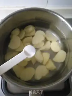 Make Frozen potatoes step 1