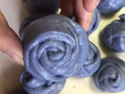 Make The blue chrysanthemum step 7