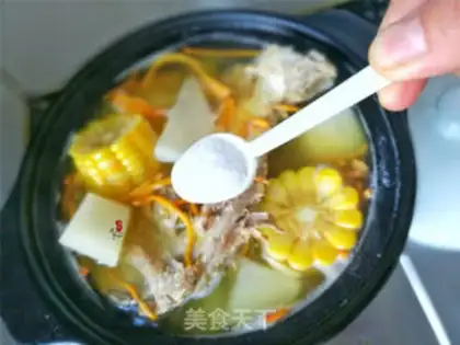 Make Corn carrot bone soup step 5