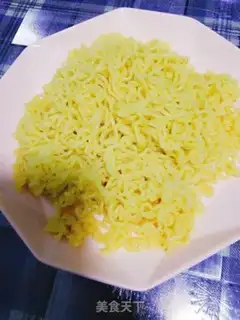 Make Egg noodle step 0