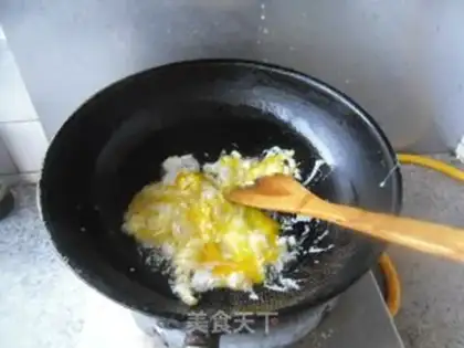 Make Egg sauce and rice step 2