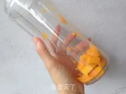 Make Mango milkshake step 1