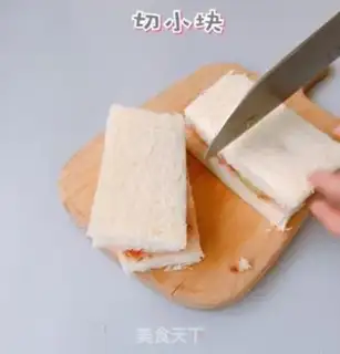 Make Peach and jam sandwich step 4