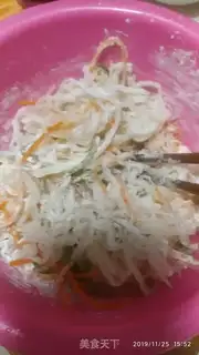 Make Colored radish balls step 1