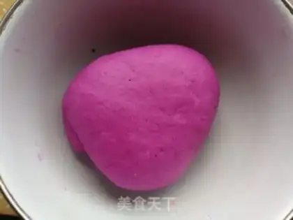 Make Two-coloured dragon heart buns step 2