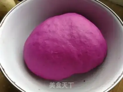 Make Two-coloured dragon heart buns step 4
