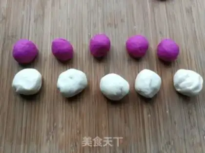 Make Two-coloured dragon heart buns step 6