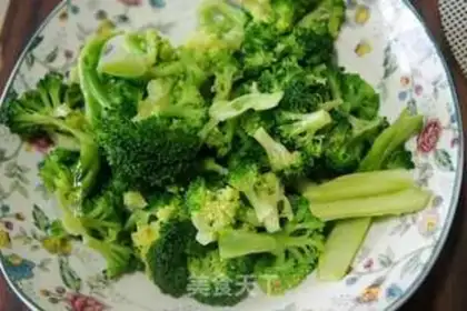 Make Pineapple and broccoli step 1