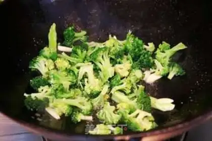 Make Pineapple and broccoli step 3