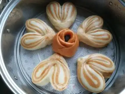 Make Two-coloured dragon heart buns step 14