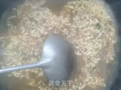 Make Quick hands noodles step 5