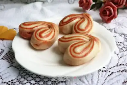 Make Two-coloured dragon heart buns step 15