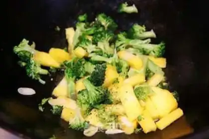 Make Pineapple and broccoli step 5