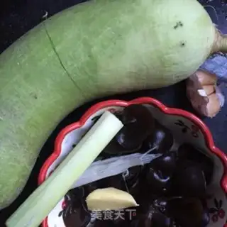 Make Bones soup and carrots step 0