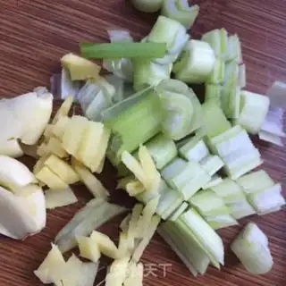 Make Bones soup and carrots step 3