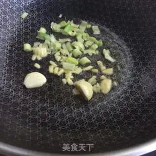 Make Bones soup and carrots step 4