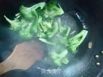 Make Garlic broccoli step 4