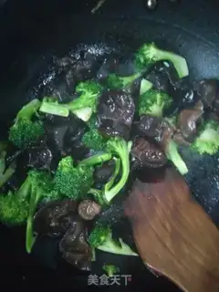 Make Garlic broccoli step 6