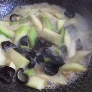 Make Bones soup and carrots step 7