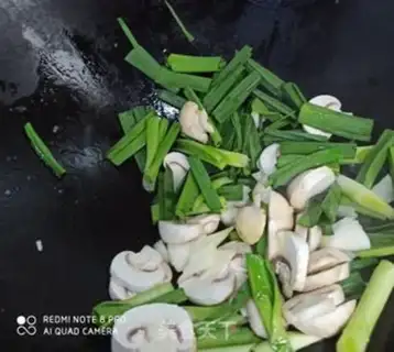 Make Mushroom garlic fried eggs step 4