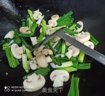 Make Mushroom garlic fried eggs step 5
