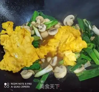 Make Mushroom garlic fried eggs step 6