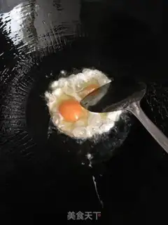 Make Forcing eggs and rice step 3