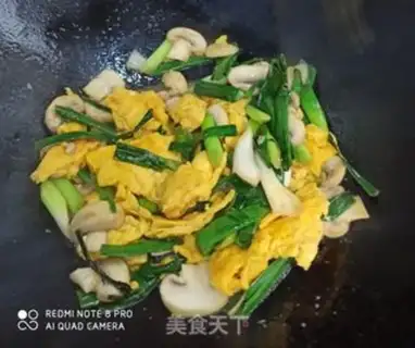Make Mushroom garlic fried eggs step 7